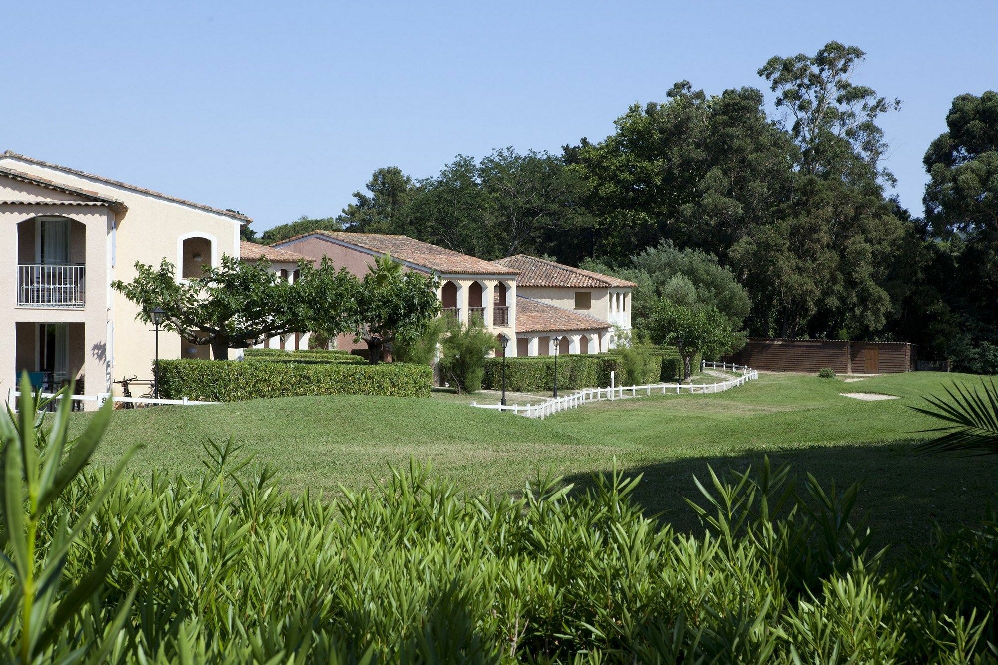 Résidence Pierre&Vacances Les Parcs de Grimaud Esterno foto